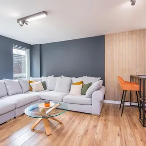 Pass The Keys Stunning 2 Bed With Parking In Bay Cardiff
